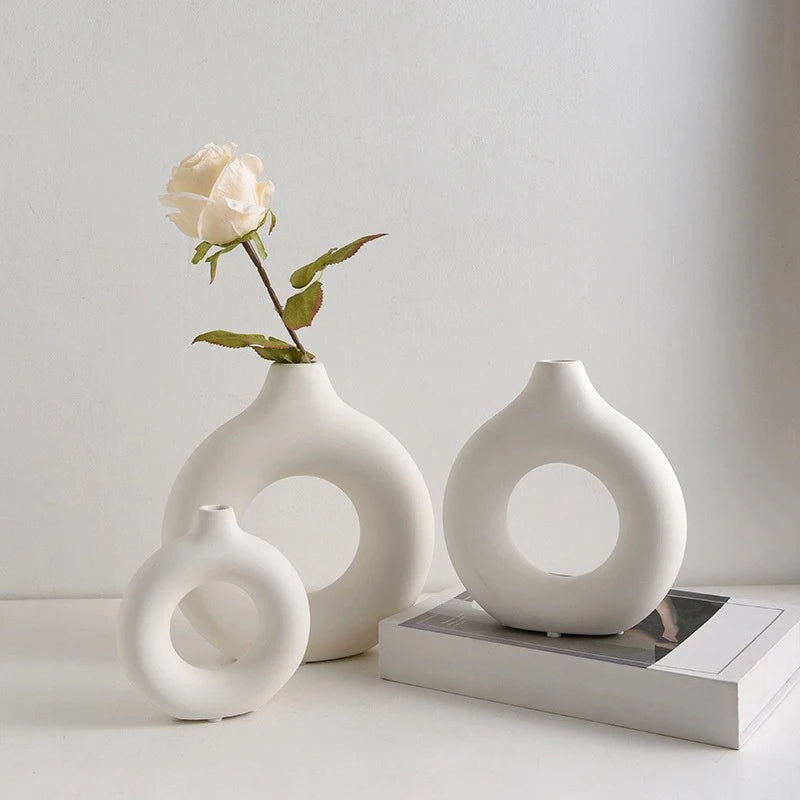 Imitation Ceramic Donut Vase – White Decorative Flower Holder for Modern Decor