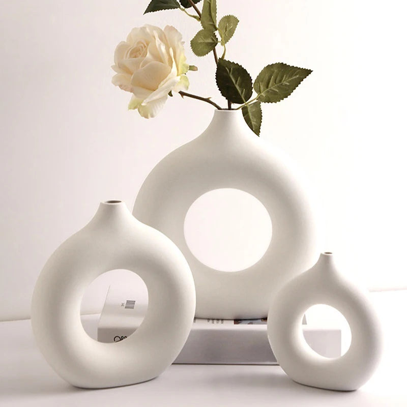 Imitation Ceramic Donut Vase – White Decorative Flower Holder for Modern Decor