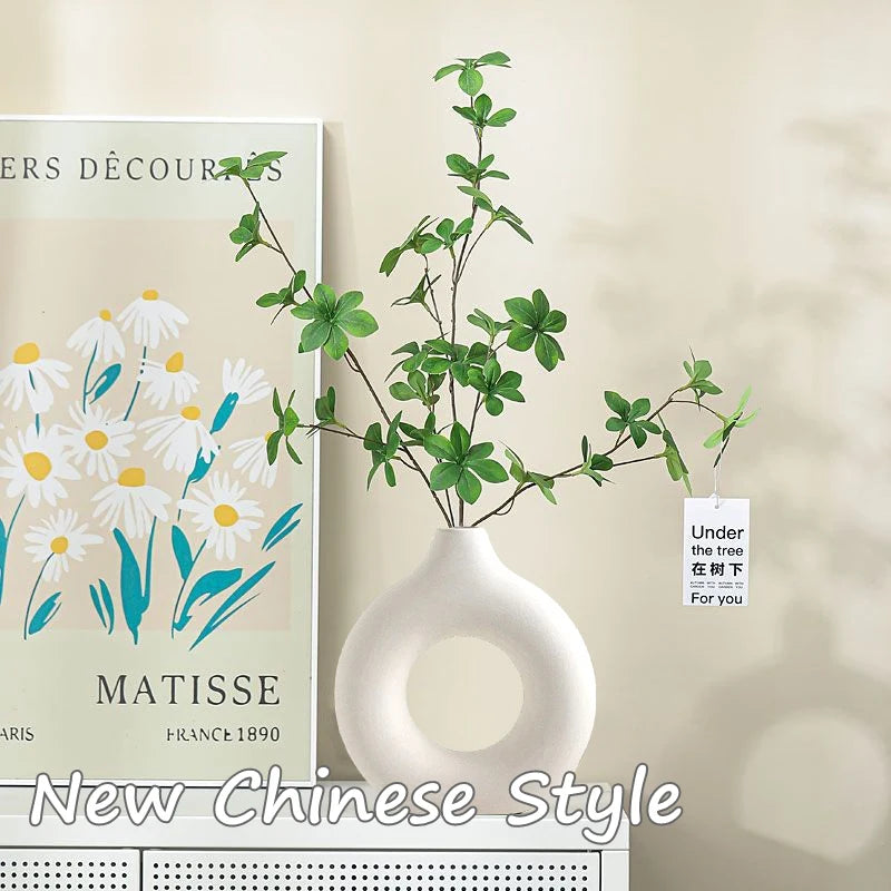 Imitation Ceramic Donut Vase – White Decorative Flower Holder for Modern Decor