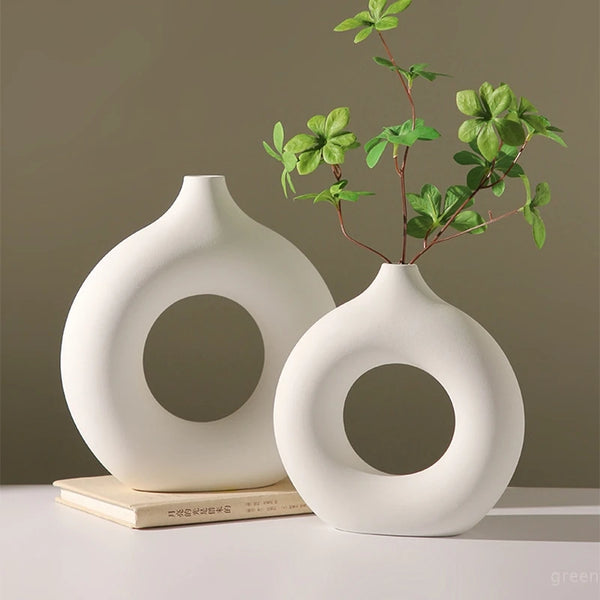 Imitation Ceramic Donut Vase – White Decorative Flower Holder for Modern Decor