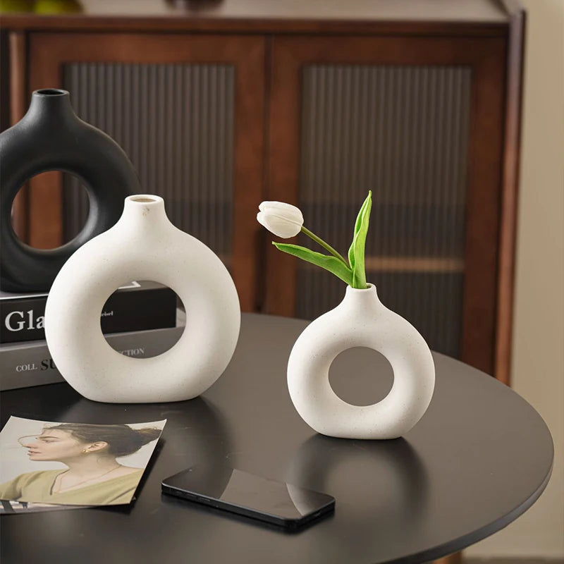 Imitation Ceramic Donut Vase – White Decorative Flower Holder for Modern Decor